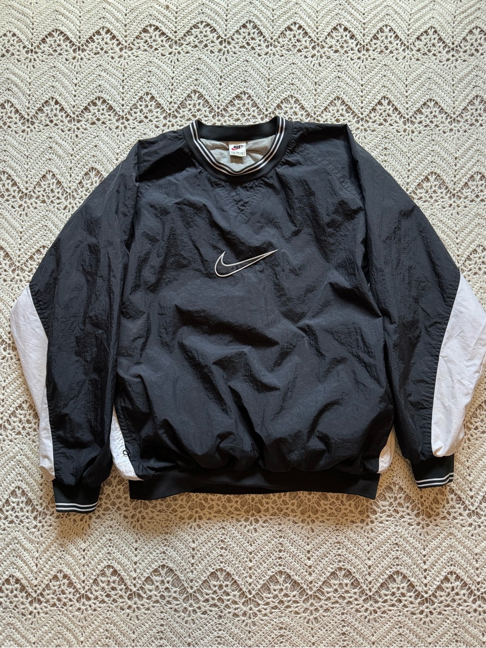 Vintage 90’s Nike Black Crewneck Windbreaker Pullover Black and White XL